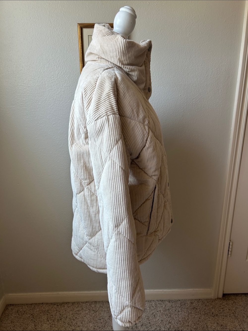 Levi's Women's Diamond Quilted Corduroy Puffer Jacket - Picture 5 of 11